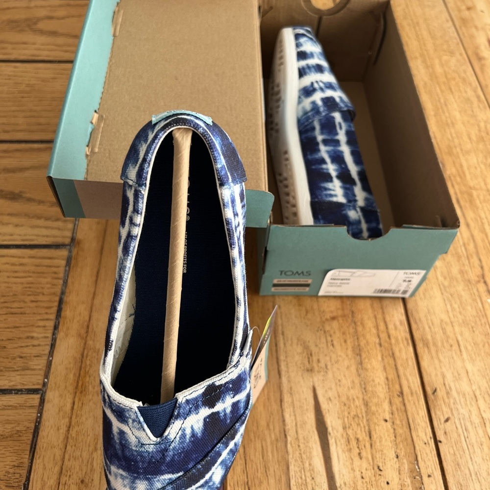 Toms Alpargatas - blue and white batik.  size 7.5. New